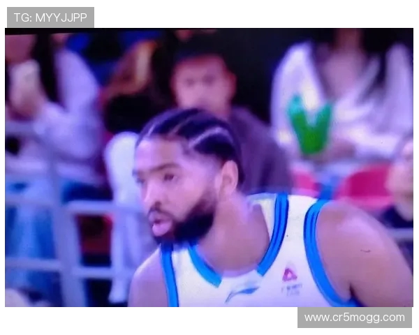 新疆男篮新外援哈里斯抵达乌鲁木齐开启新征程备战赛季